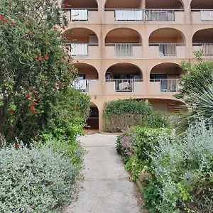 https://letoile-sous-les-pins-la-loge.aixenprovencehotels.org