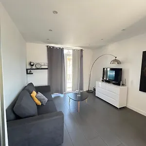 https://lensoleillee-cannes.fr-provencehotel.com