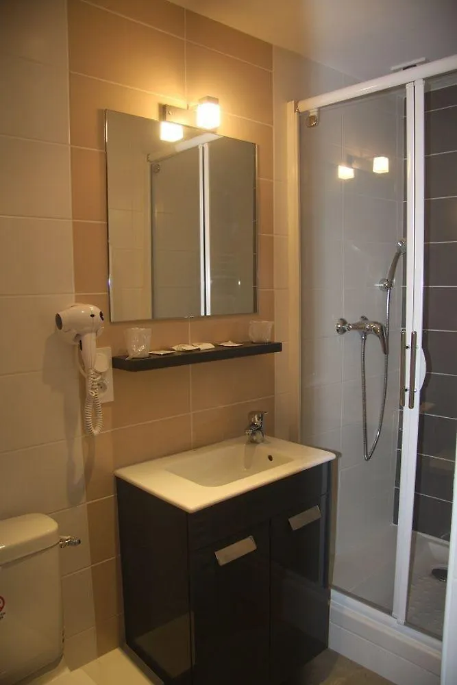 Hotel Le Cadoudal Auray 2*,  Francia